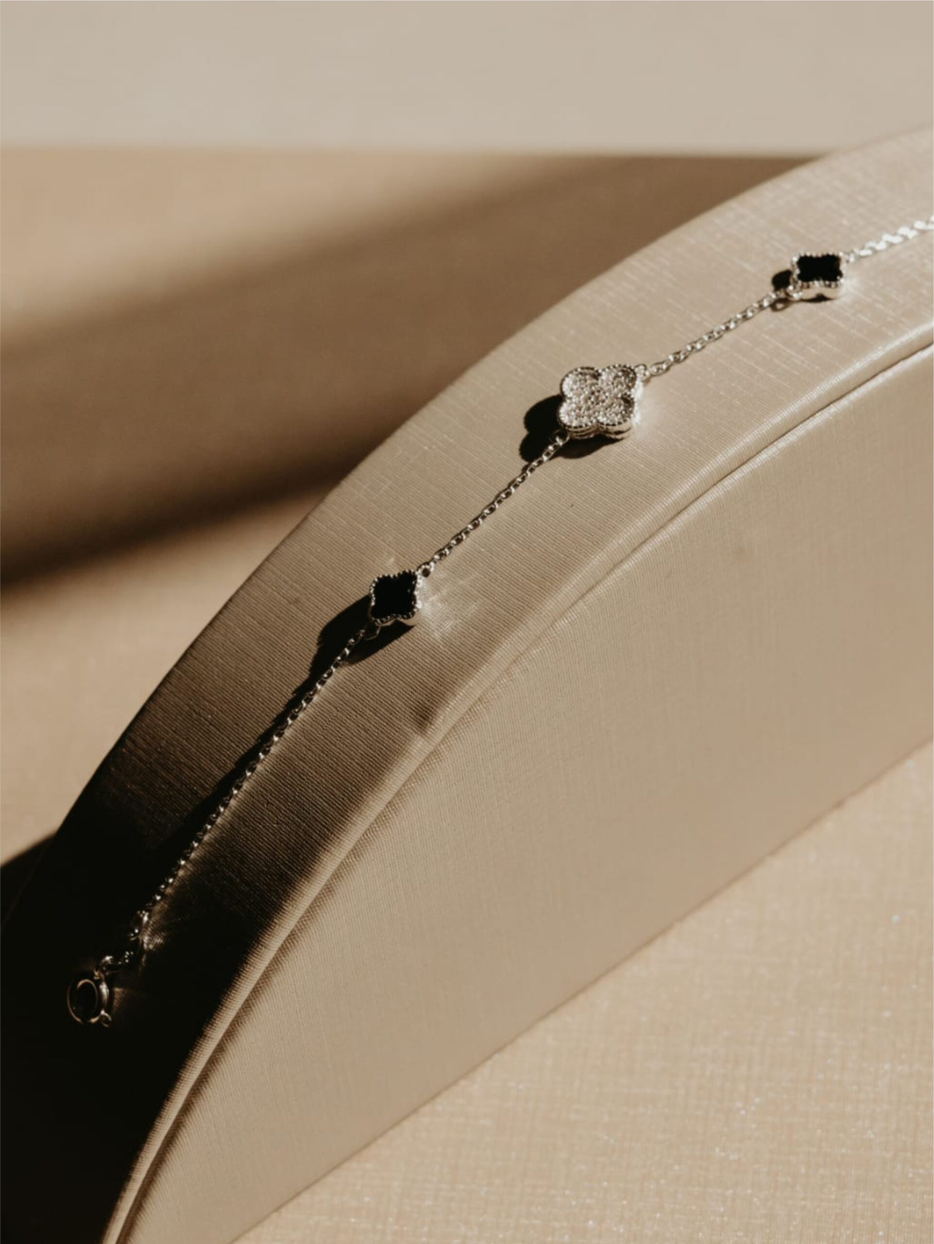 Pulseira Trevo Cravejado em Prata 925