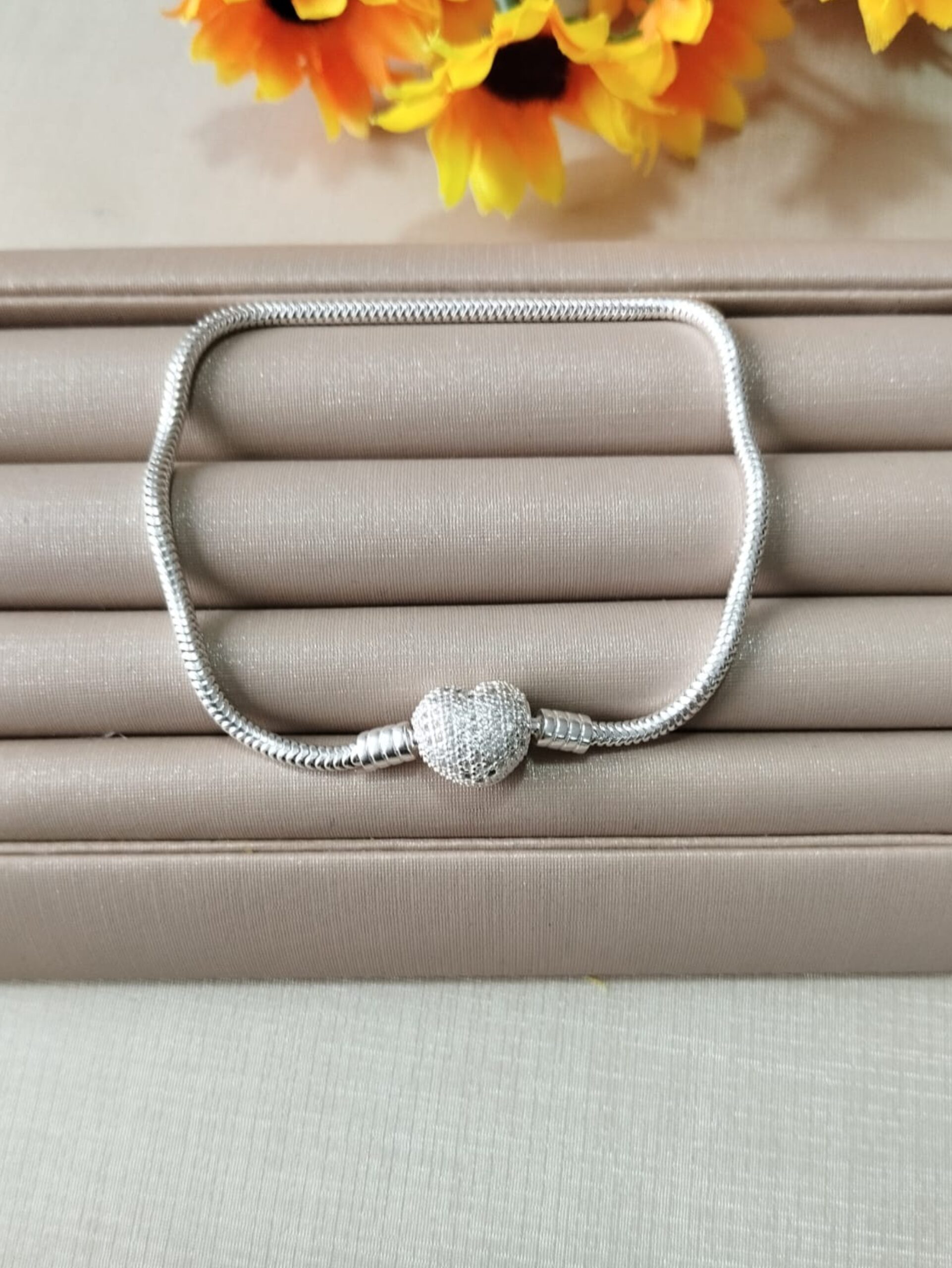 Pulseira para Berloques Coração Cravejado frente em Prata 925