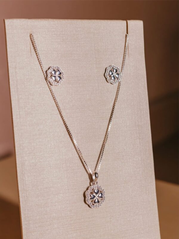Conjunto Trevo Cravejado em Prata 925