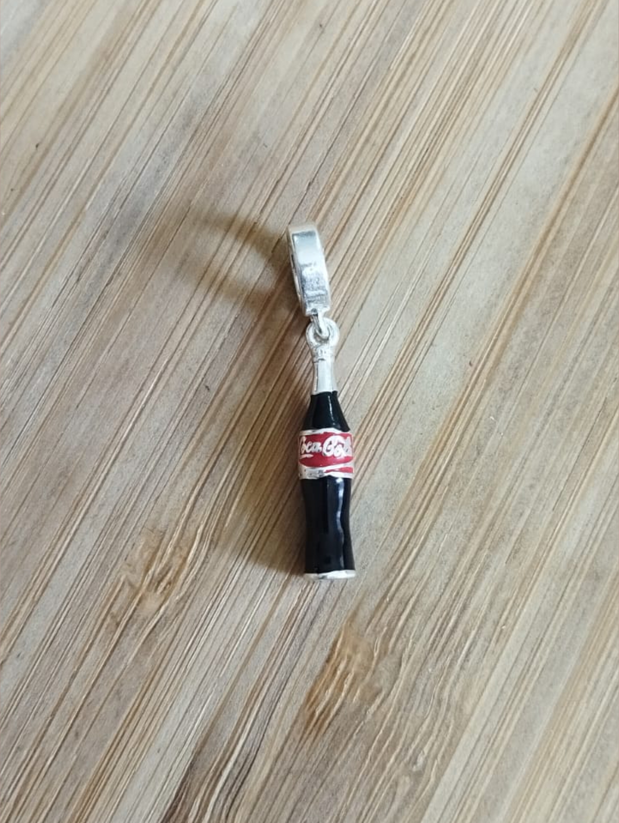 Berloque Coca Cola em Prata 925